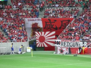 以前からオリンピックやサッカーや野球の試合でも、日本の応援団は旭日旗を使用してきたが、何の問題もなかった。