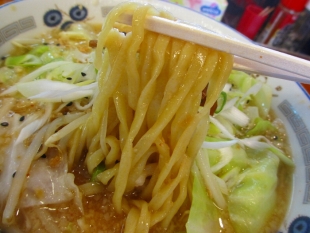 あんじ　背脂味噌ﾗｰﾒﾝ　麺