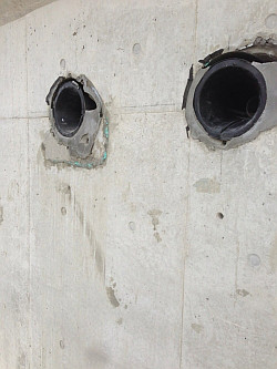 コンクリート擁壁の穴加工跡をきれいに埋める補修美装