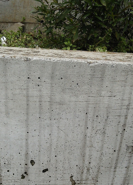 コンクリート擁壁こすり傷の補修