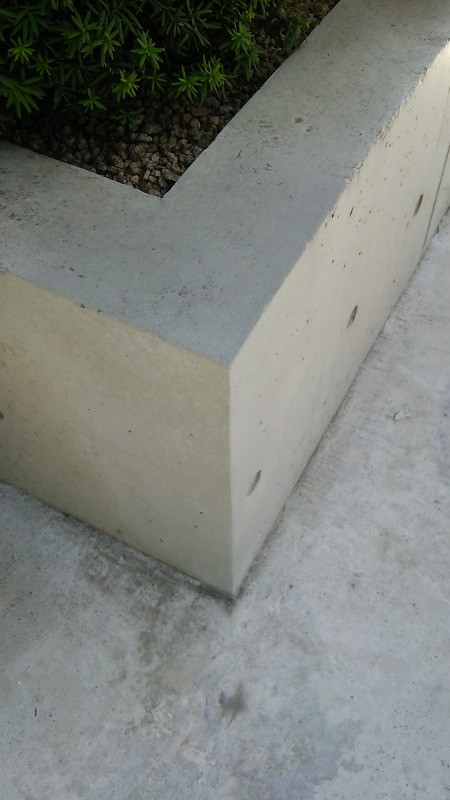 コンクリート花壇の角欠け修理