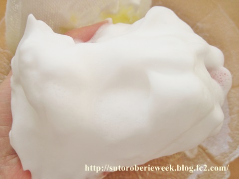 ズ～ッと悩んでいたシミ、くすみ、毛穴汚れ、乾燥に口コミで人気！白イチゴポリフェノールがいい【ichi-Pori イチポリ 練り生石鹸】効果。