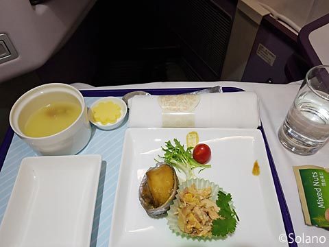 中国東方航空ビジネスクラス機内食、前菜とスープ