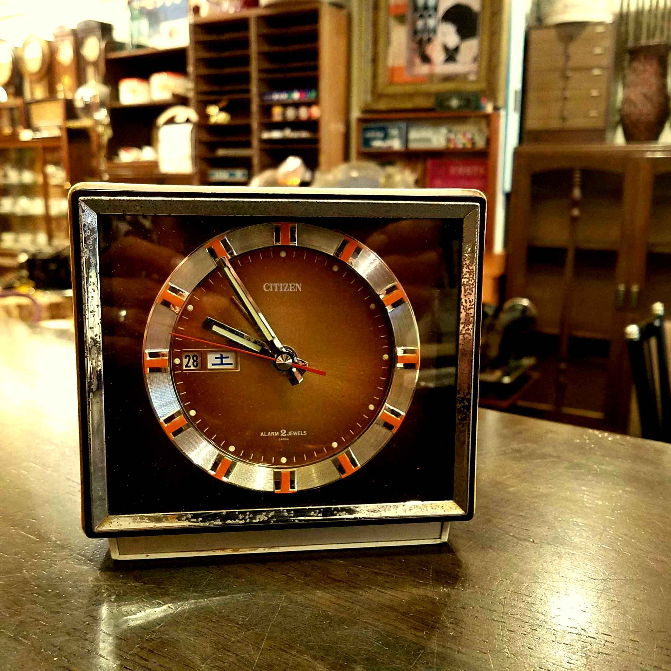 シチズンのレトロな日付表示窓付き手巻き置時計 [Sold Out]過去の販売商品